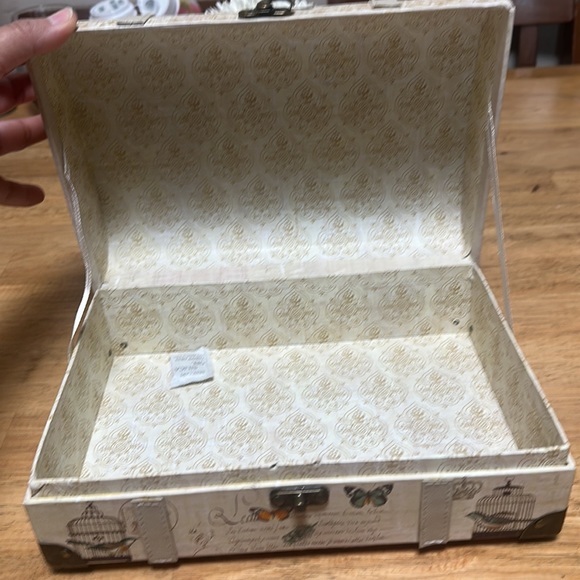 Vintage Style Paper Mache Storage Chest Metal Clasp 2011 Kathryn White Design - Picture 5 of 8